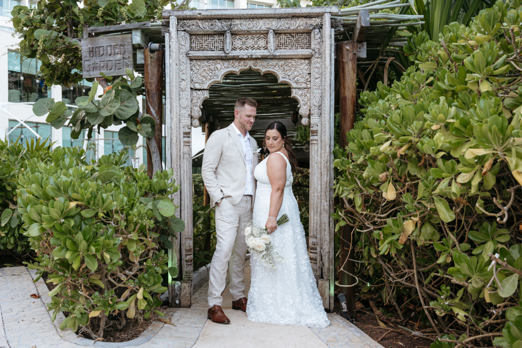 Bride and groom in Cancun