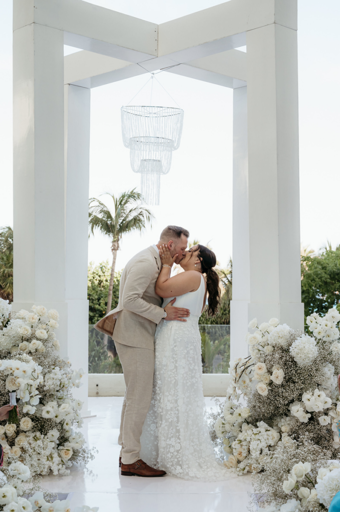 Live Aqua Wedding Couple Kiss