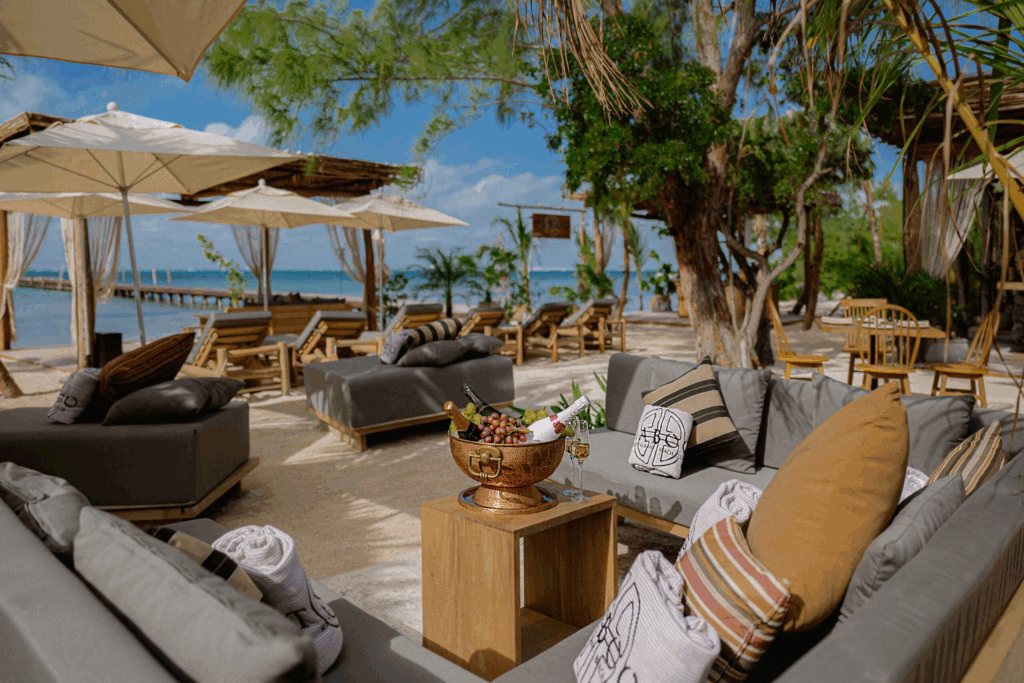 Image: Outdoor seating loungers