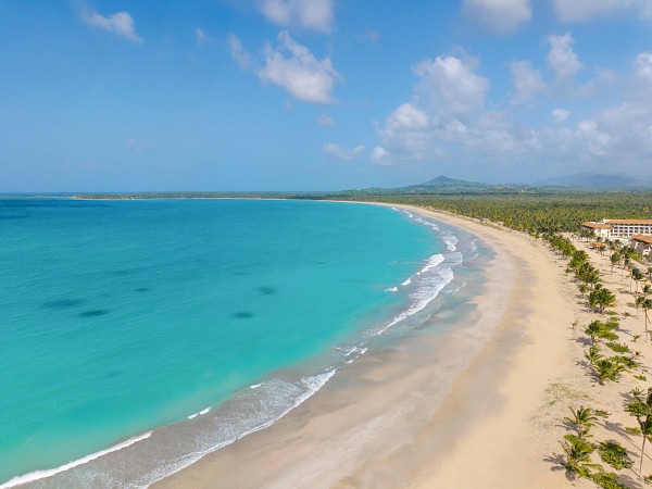 Wide aerial photo of Playa Esmeralda